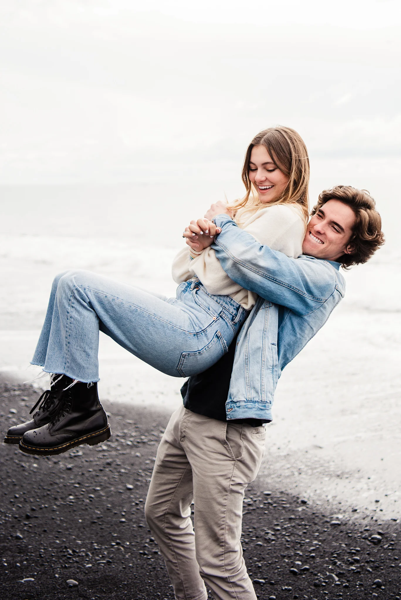 Iceland_Reynisfjara_Black_Sand_Beach_Couples_Session_JILL_STUDIO_Rochester_NY_Photographer_DSC_9739.jpg