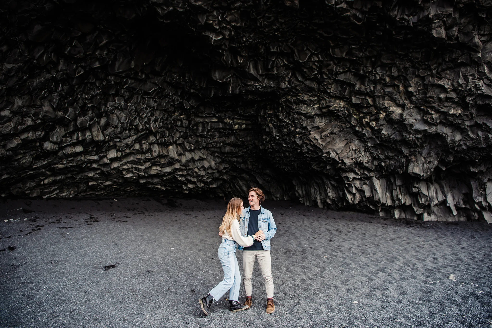 Iceland_Reynisfjara_Black_Sand_Beach_Couples_Session_JILL_STUDIO_Rochester_NY_Photographer_DSC_9772.jpg