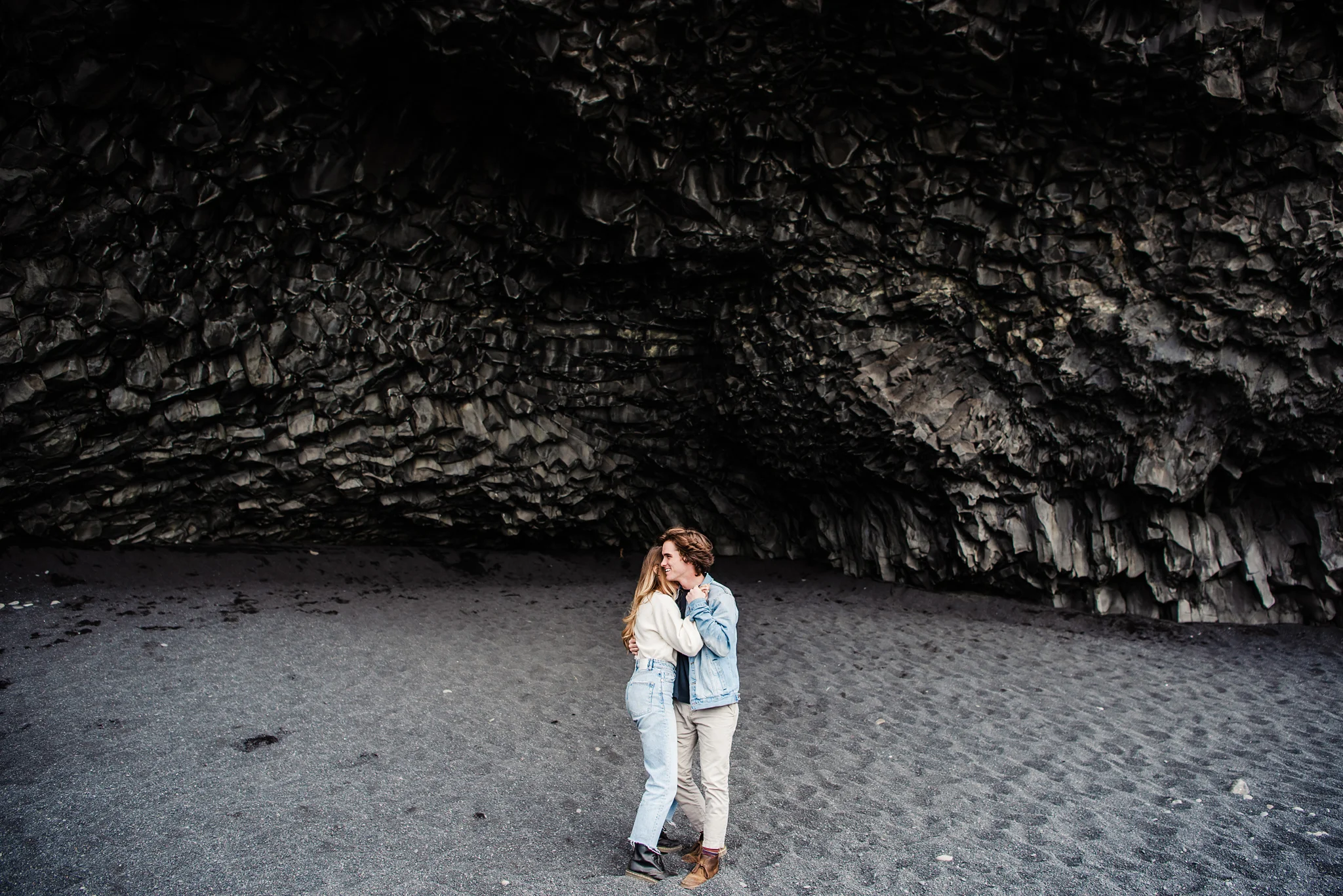 Iceland_Reynisfjara_Black_Sand_Beach_Couples_Session_JILL_STUDIO_Rochester_NY_Photographer_DSC_9773.jpg