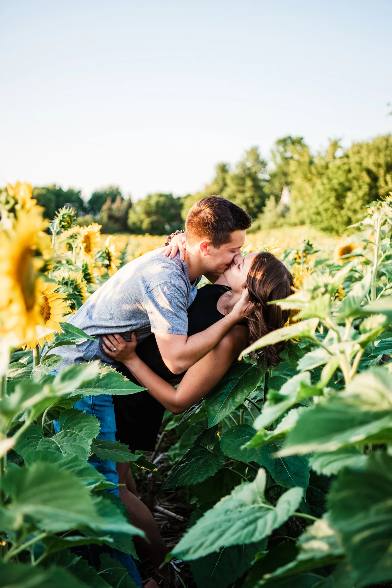 Mendon_Ponds_Park_Sunflower_Farm_Rochester_Engagement_Session_JILL_STUDIO_Rochester_NY_Photographer_DSC_1042.jpg