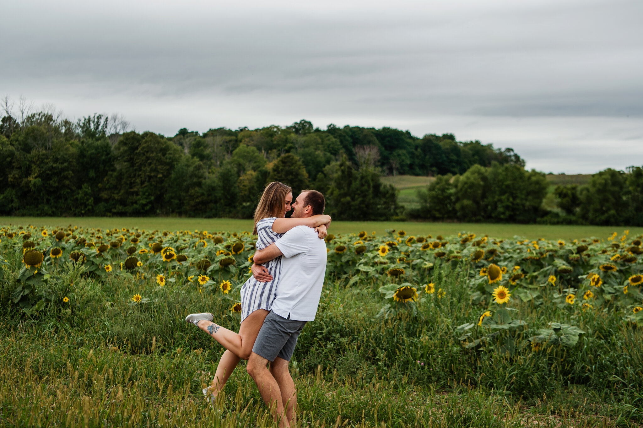 Sunflower_Farm_Rochester_Engagement_Session_JILL_STUDIO_Rochester_NY_Photographer_9072.jpg