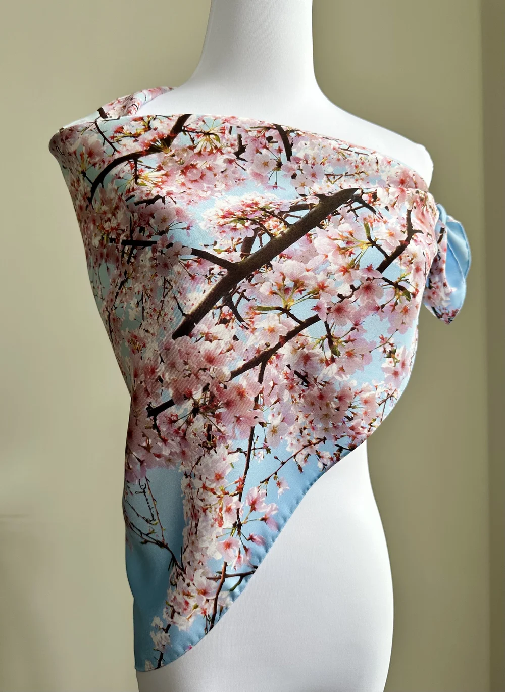 ヤンチェオンテンバール　スカーフ　Sakura 100% Silk Scarf: Cherry Blossoms Composition No.50 — DAGMARA WEINBERG
