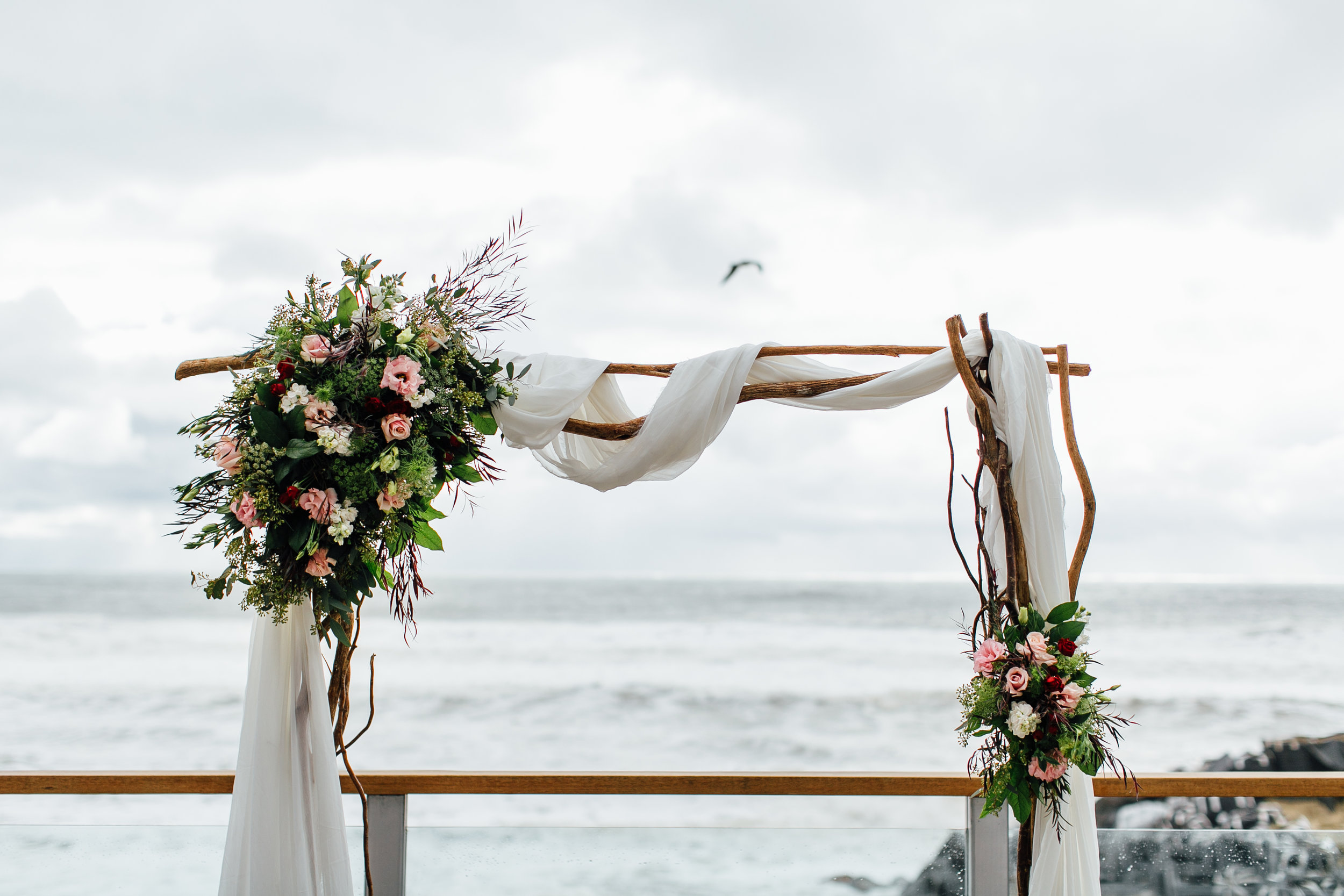 m-b-malibu-west-beach-club-wedding-alter