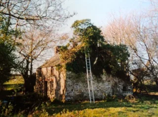 Bryn Eglur (meaning ‘Clear Hill’) presents a purely traditional facade to the outside world.
