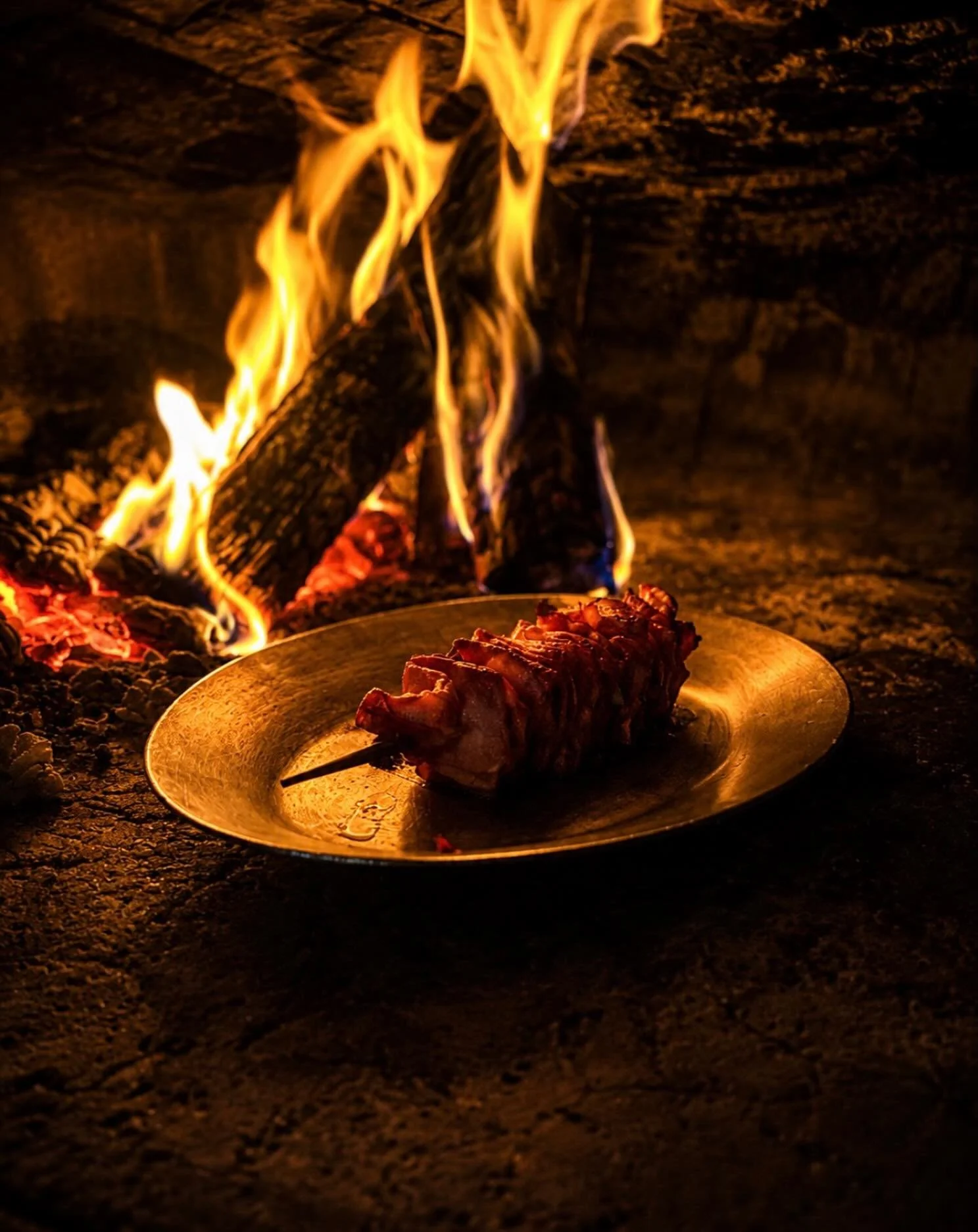 Skewered mortadella.
Wood fire.
Late night ideas.
