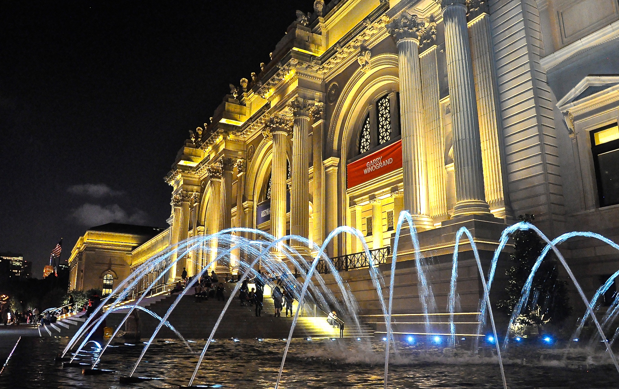 @ Metropolitan Museum & fountain (LR&iPhoto).jpg