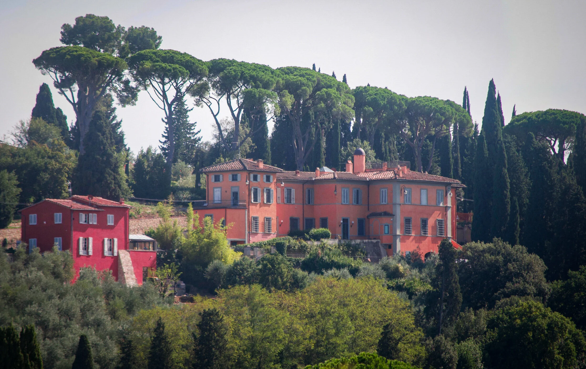  I snapped a shot of these colorful homes, nestled in the hills of Florence, from the Boboli Gardens at the center of the city. ⁠ 