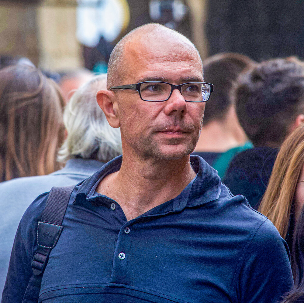 @ Man glasses_pedestrian_Ponte Vecchio_Florence.jpg