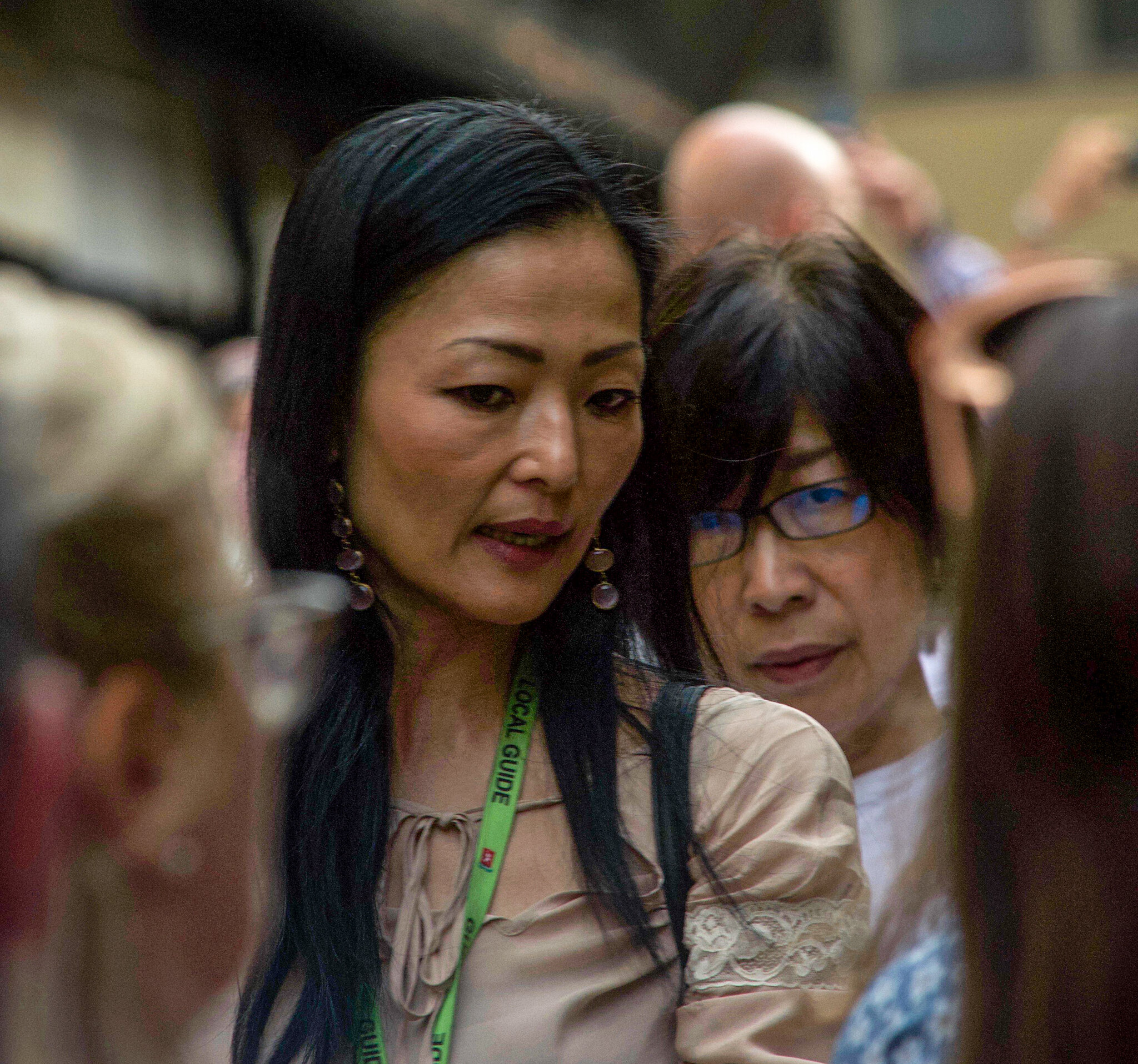 @ Asian women_pedestrians_Ponte Vecchio_Florence.jpg