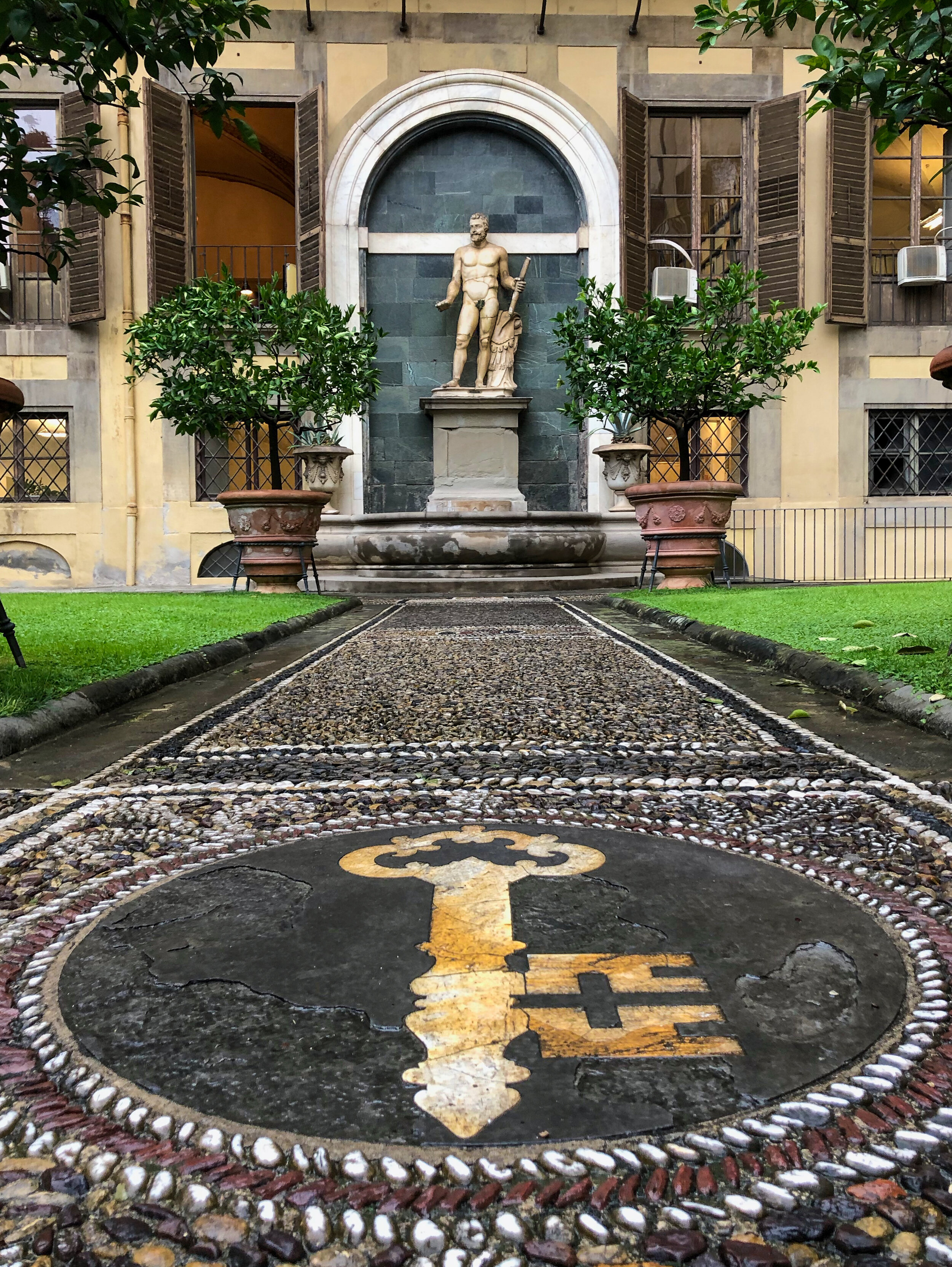 @ Riccardi Medici Palace_garden_statue.jpg