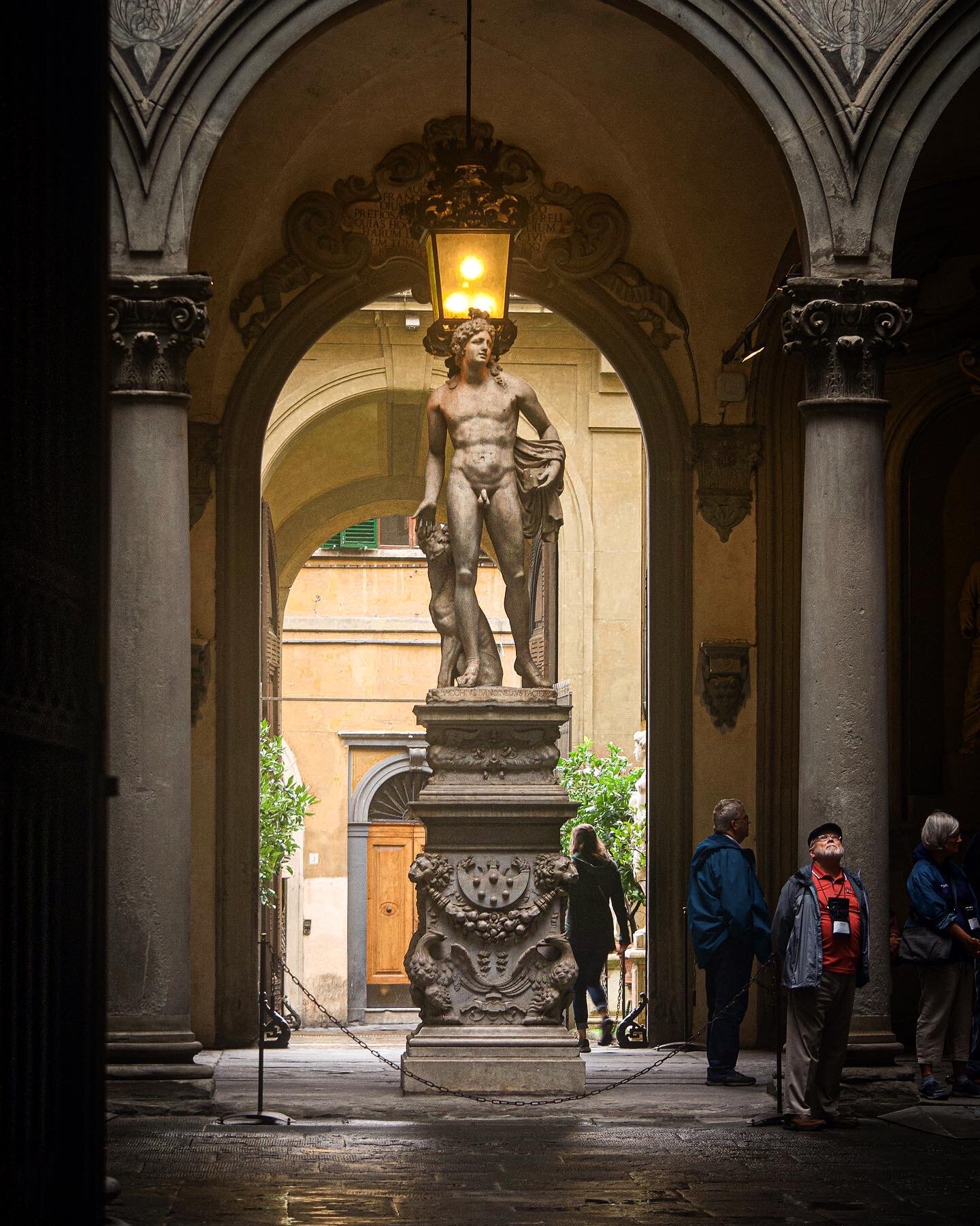 @ @ Riccardi Medici Palace_courtyard_statue.JPG