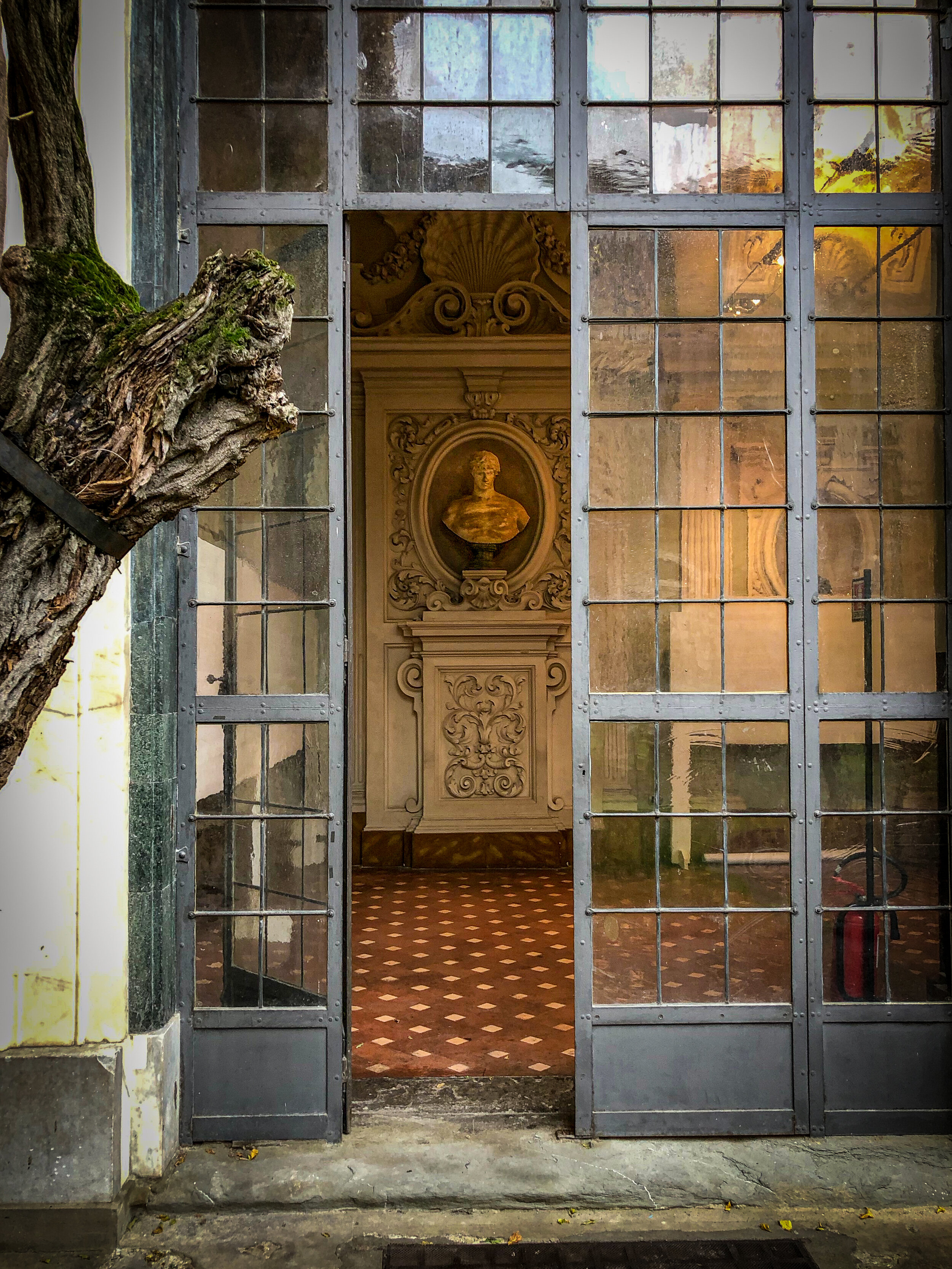 @ @ Riccardi Medici Palace_glass door_entrance.jpg