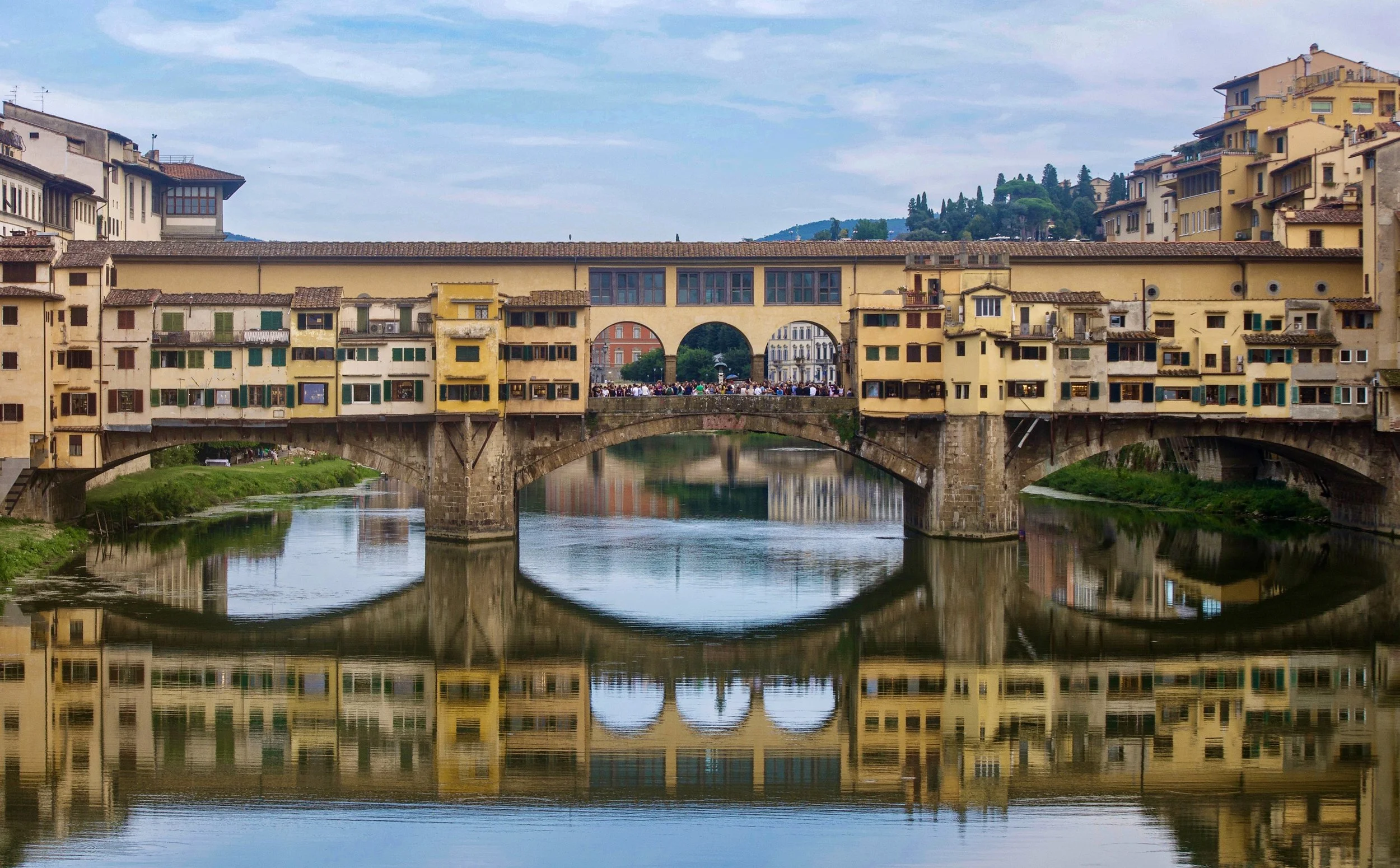  Built in 1345 to replace a flood-flattened wooden bridge, the stone and triple-arched Ponte Vecchio (translation: “old bridge”) is the longest standing span in Florence. Meat and fish markets monopolized the walkway up until the late 1500s, when jew