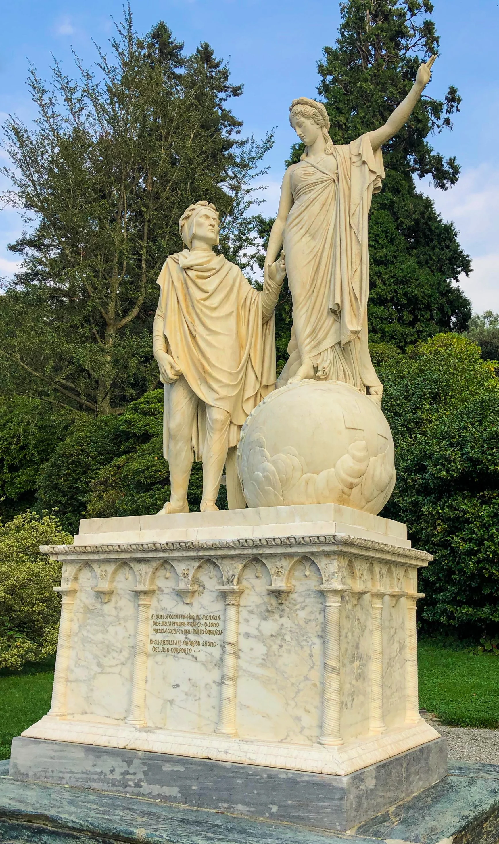  Monument to Dante and Beatrice by G.B. Comolli at the Giardini di Villa Melzi in Bellagio on Lake Como in Italy.  