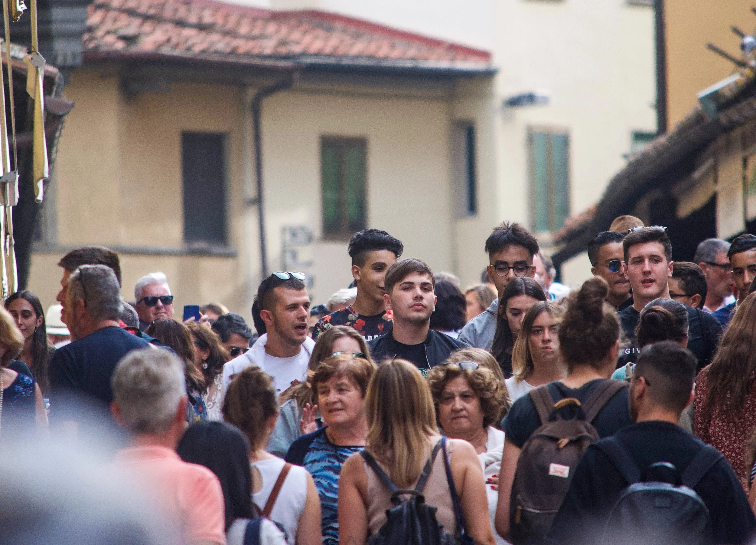 @ Pedestrians_candid_Ponte Vecchio_Florence.jpg