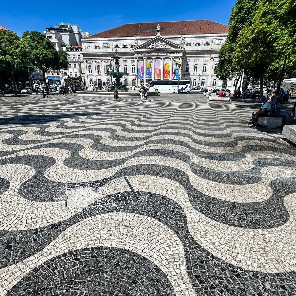 %40-Rossio+Square+%3APrac%CC%A7a+Dom+Pedro+IV_central+plaza_optical+illusion+tiles_Lisbon.jpg