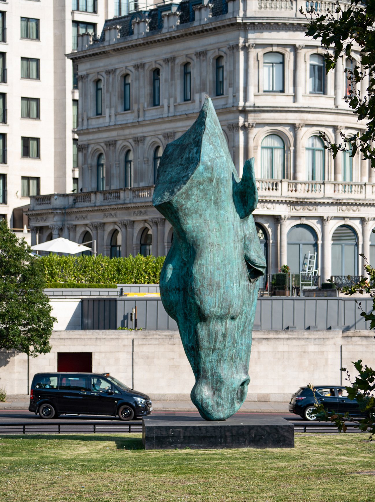 “Still Water” is a monumental bronze sculpture of a horse’s head located at Achilles Way near Hyde Park Corner in London. British artist Nic Fiddian-Green completed the 33-feet-tall sculpture in 2011 and it was installed that year at Marble Arch. Th