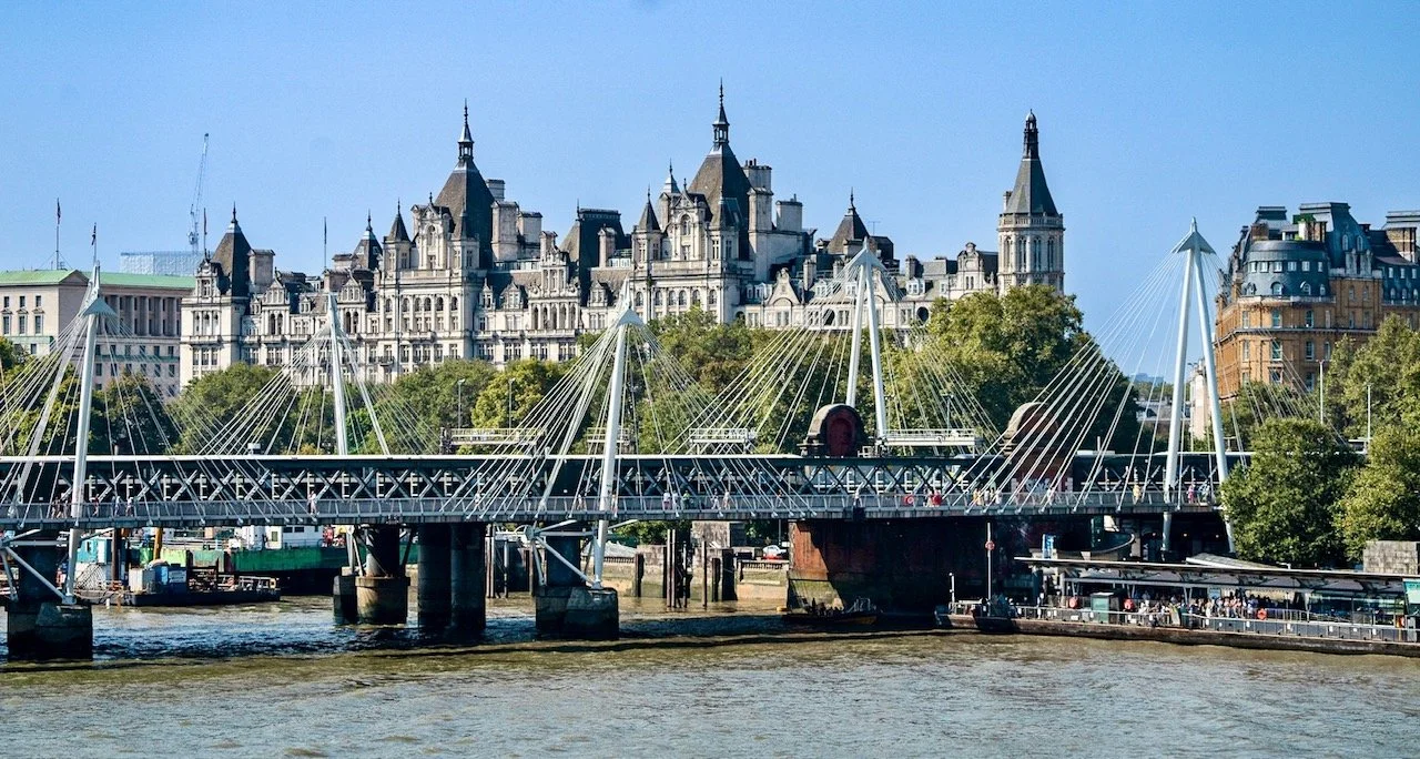  The Hungerford Bridge and Golden Jubilee Bridges on the River Thames form an integrated bridge system on the River Thames in London. At the center stands the original Hungerford Bridge, a railway span designed by Isambard Kingdom Brunel that initial