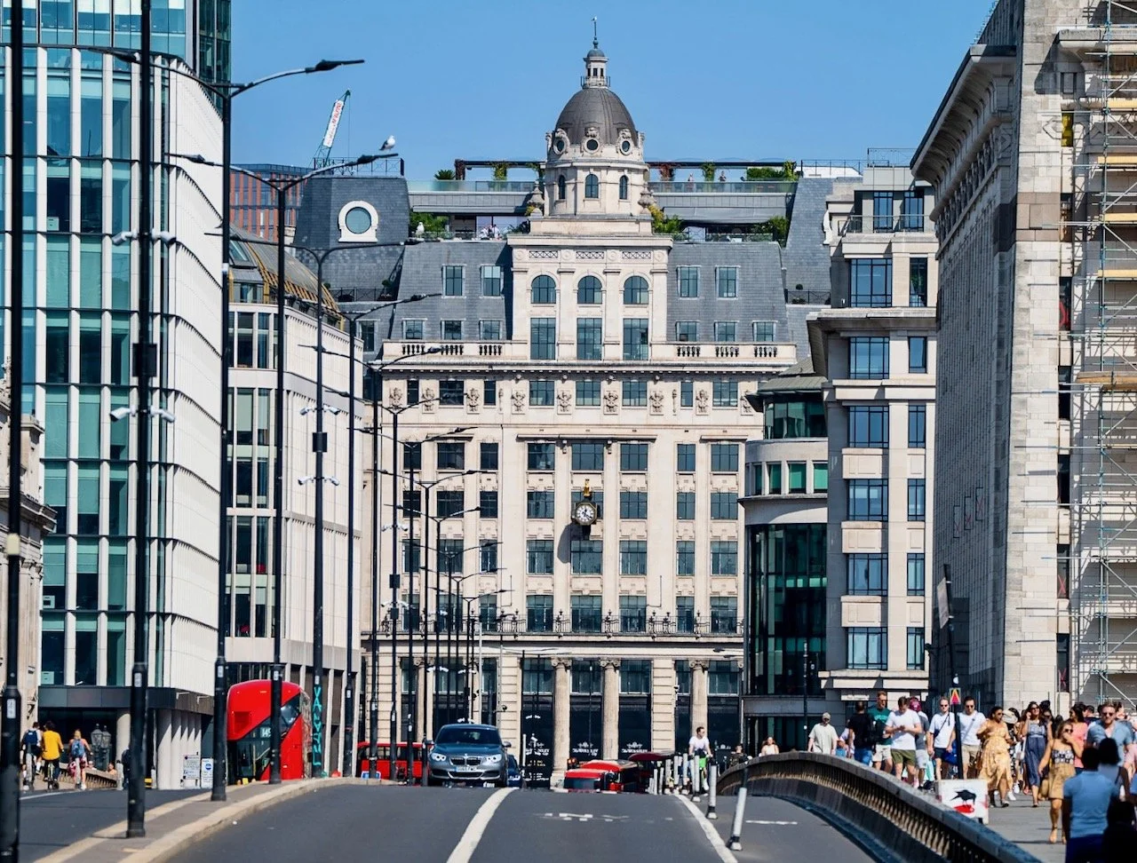  Standing at 68 King William Street, this building once housed a House of Fraser department store—part of the British retail organization that began in Glasgow during 1849. Its prime position along King William Street, which provides direct access to