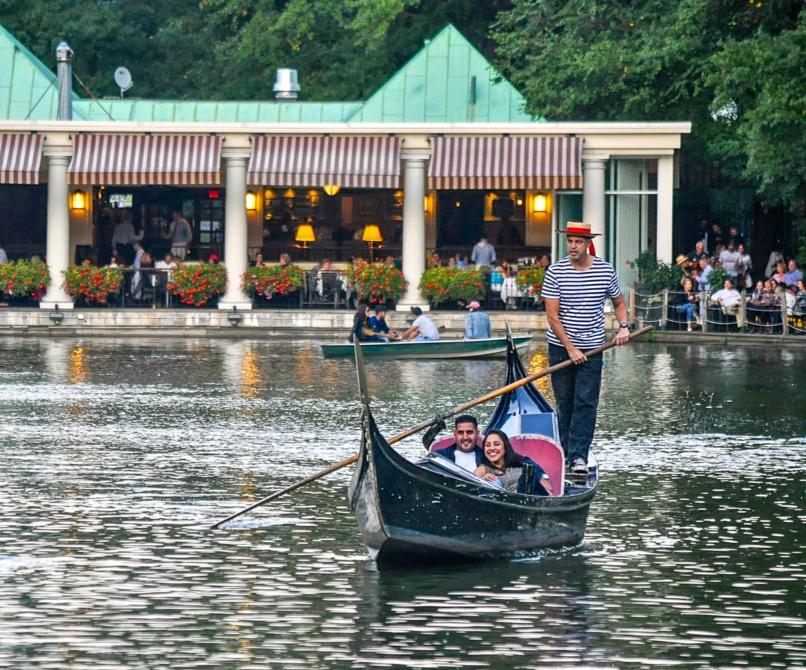 @ Couple_Gondola_Loeb Boathouse_Kellardmedia.com.jpg