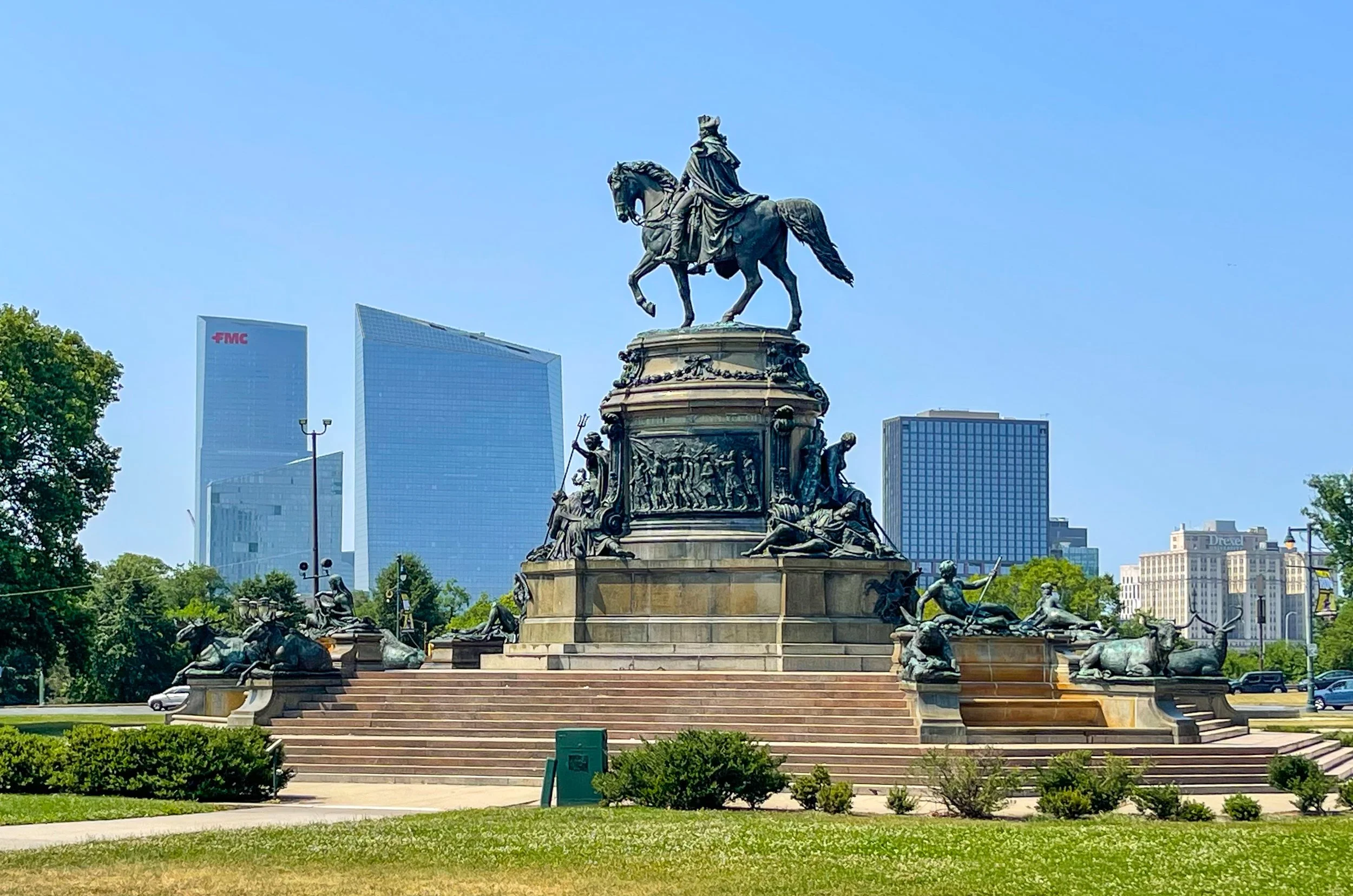 Commander of the Parkway: Philadelphia's Monumental George Washington