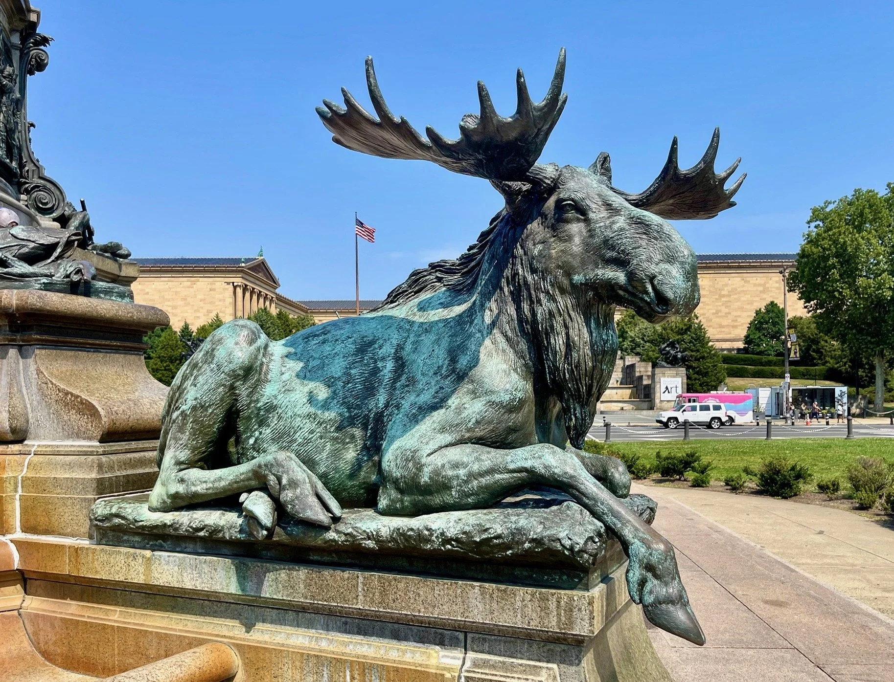 @ Moose_Washington Monument_Philadelphia.jpg