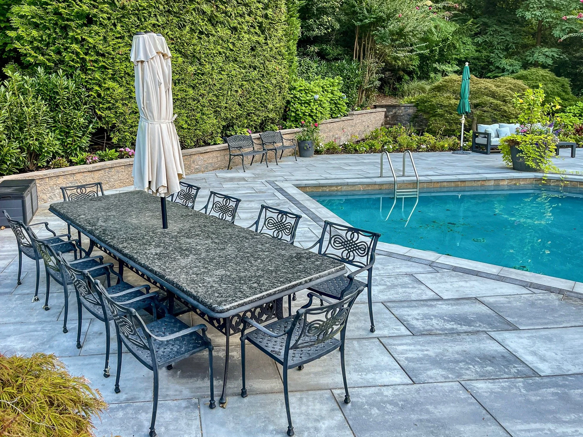 @ @ Table lower patio_ Photo Joseph Kellard_.jpg