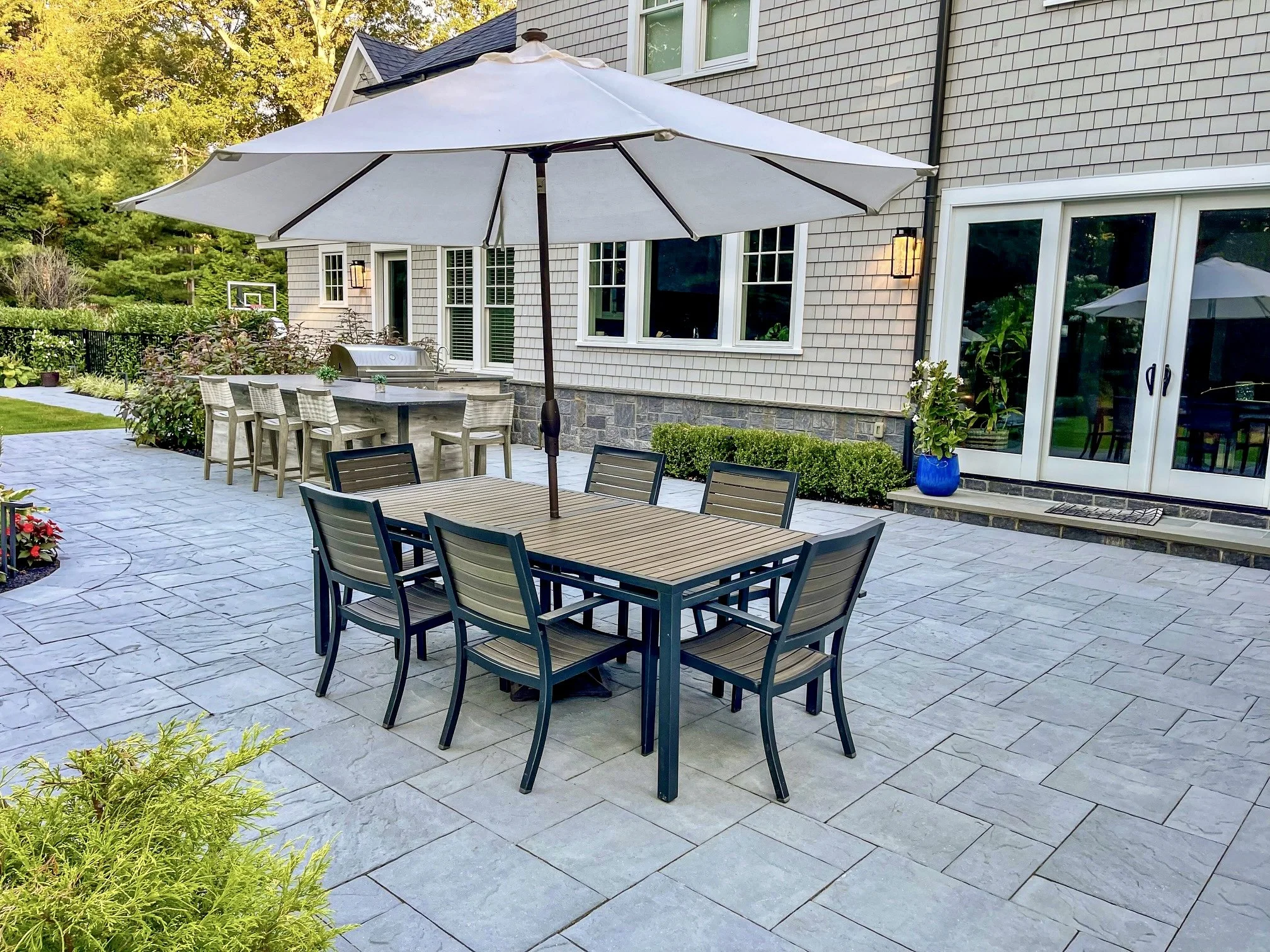 @ @ Table-Patio area_Photo Joseph Kellard-.jpg