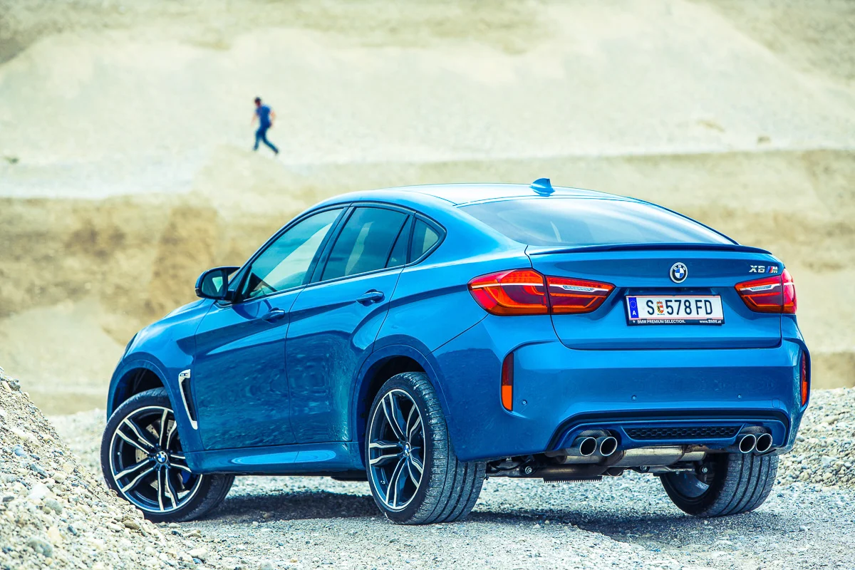 BMW_X6M-0601.jpg