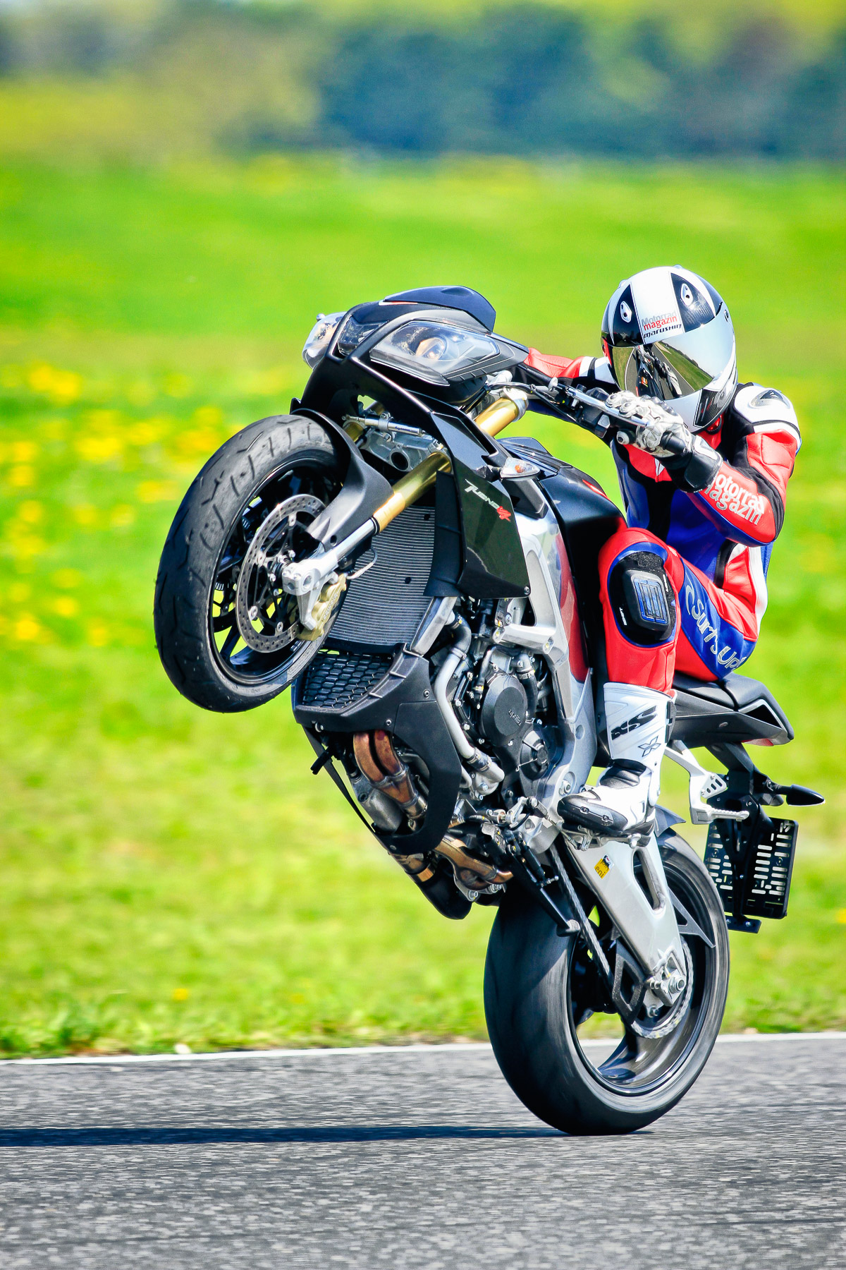 ApriliaTuono-9901-2-2-2.jpg