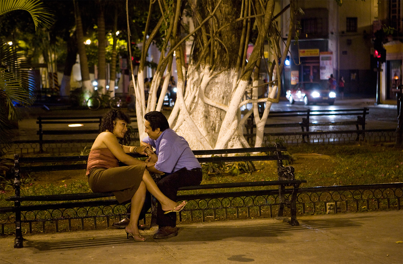  A couple late at night in Mérida.  