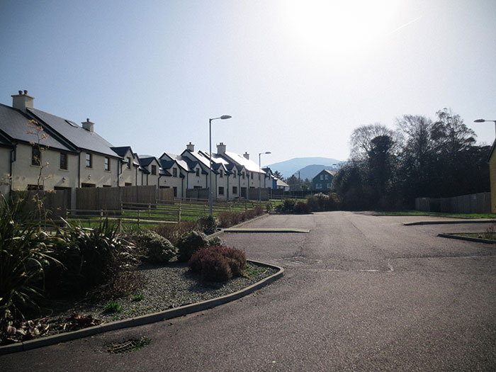 ardgroom-leisure-village-overlooking-mountain-web.jpg