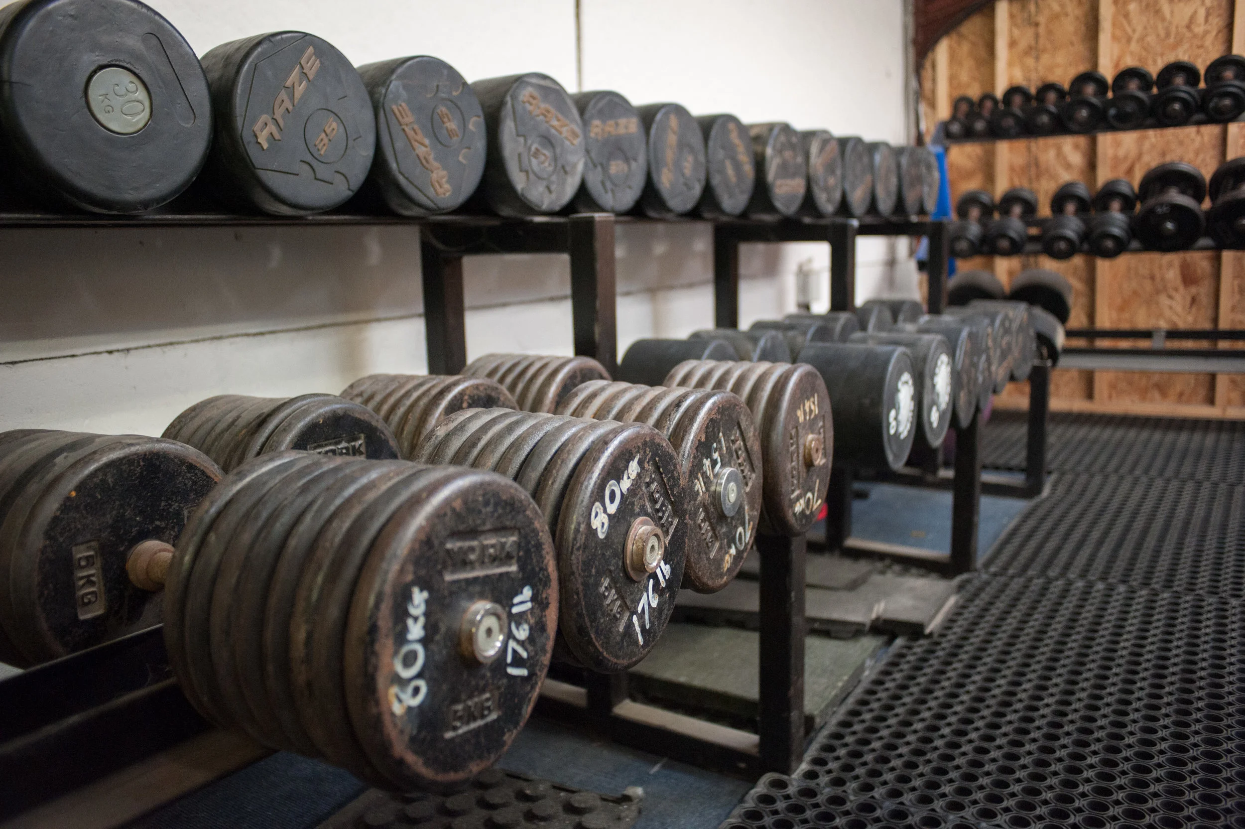  Dumbbells ranging from 0.5-105kg line the upstairs walls of the gym.&nbsp; 