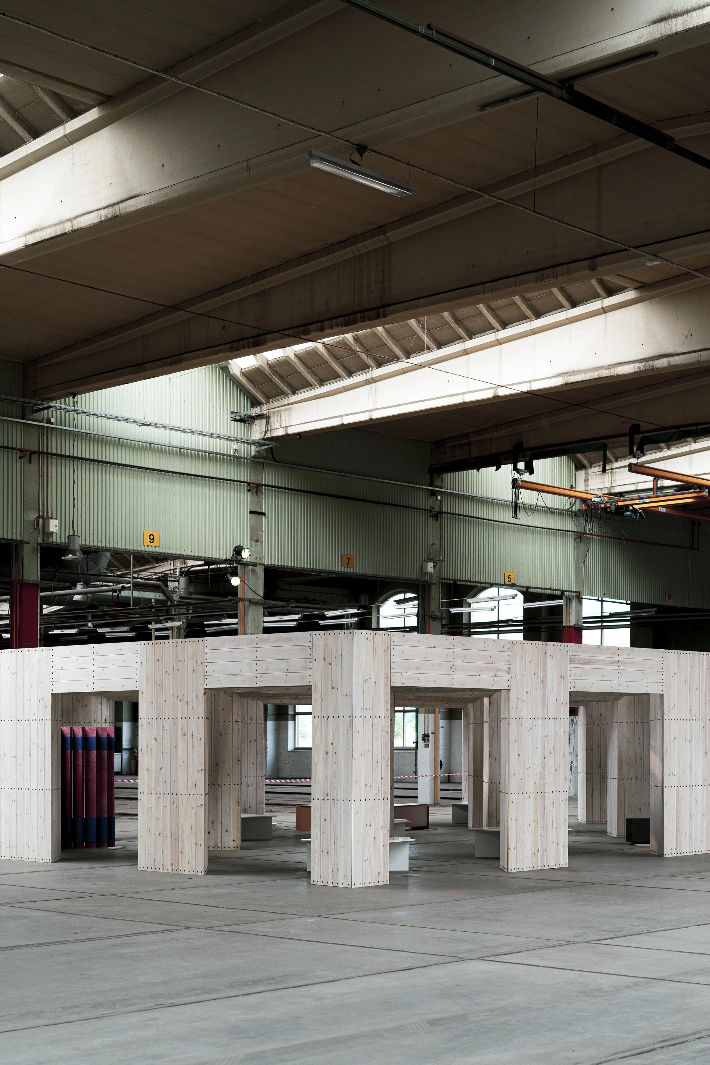 FL058_Pavilion with twelve rooms