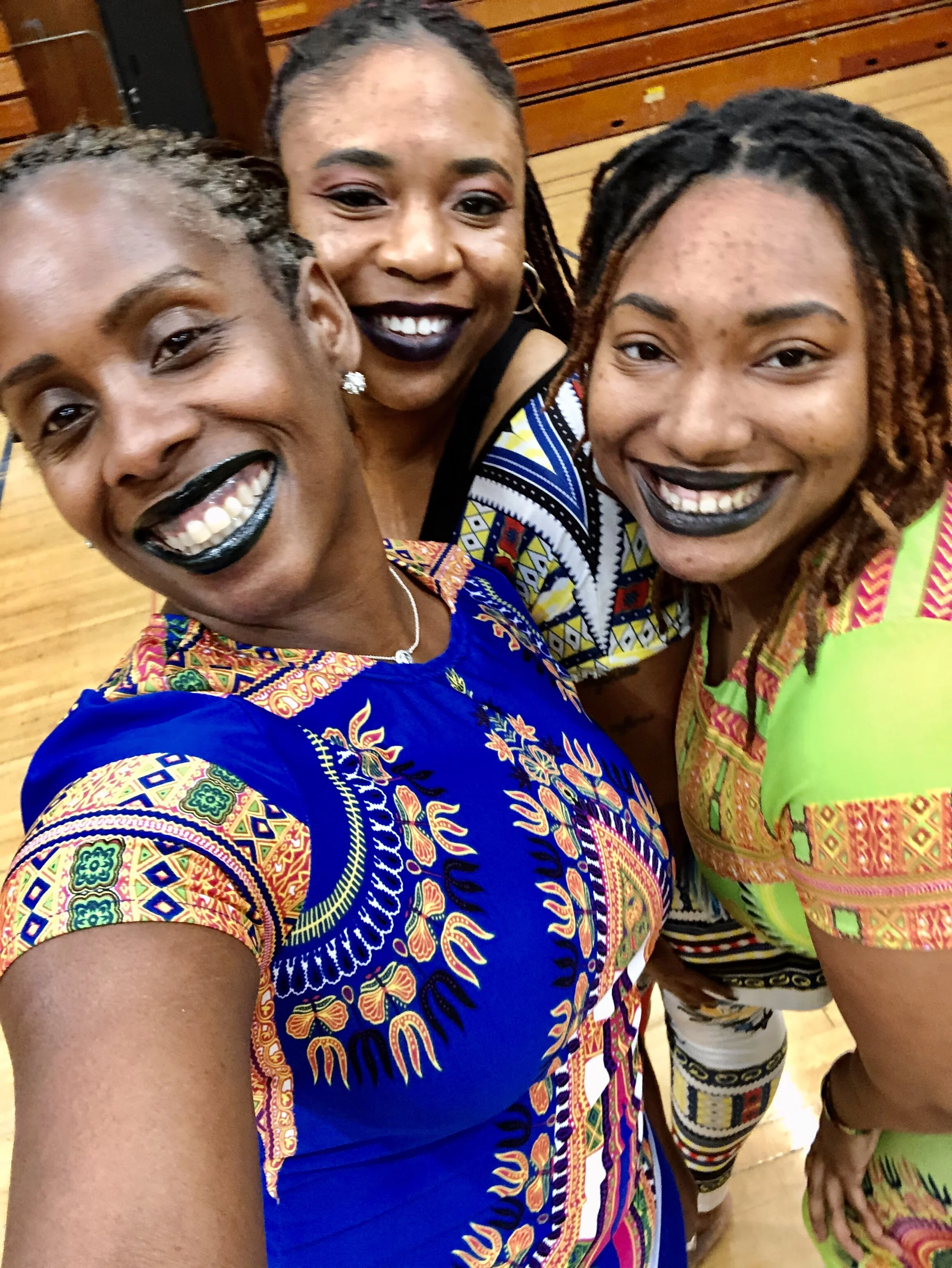 Afrikawedance Performs