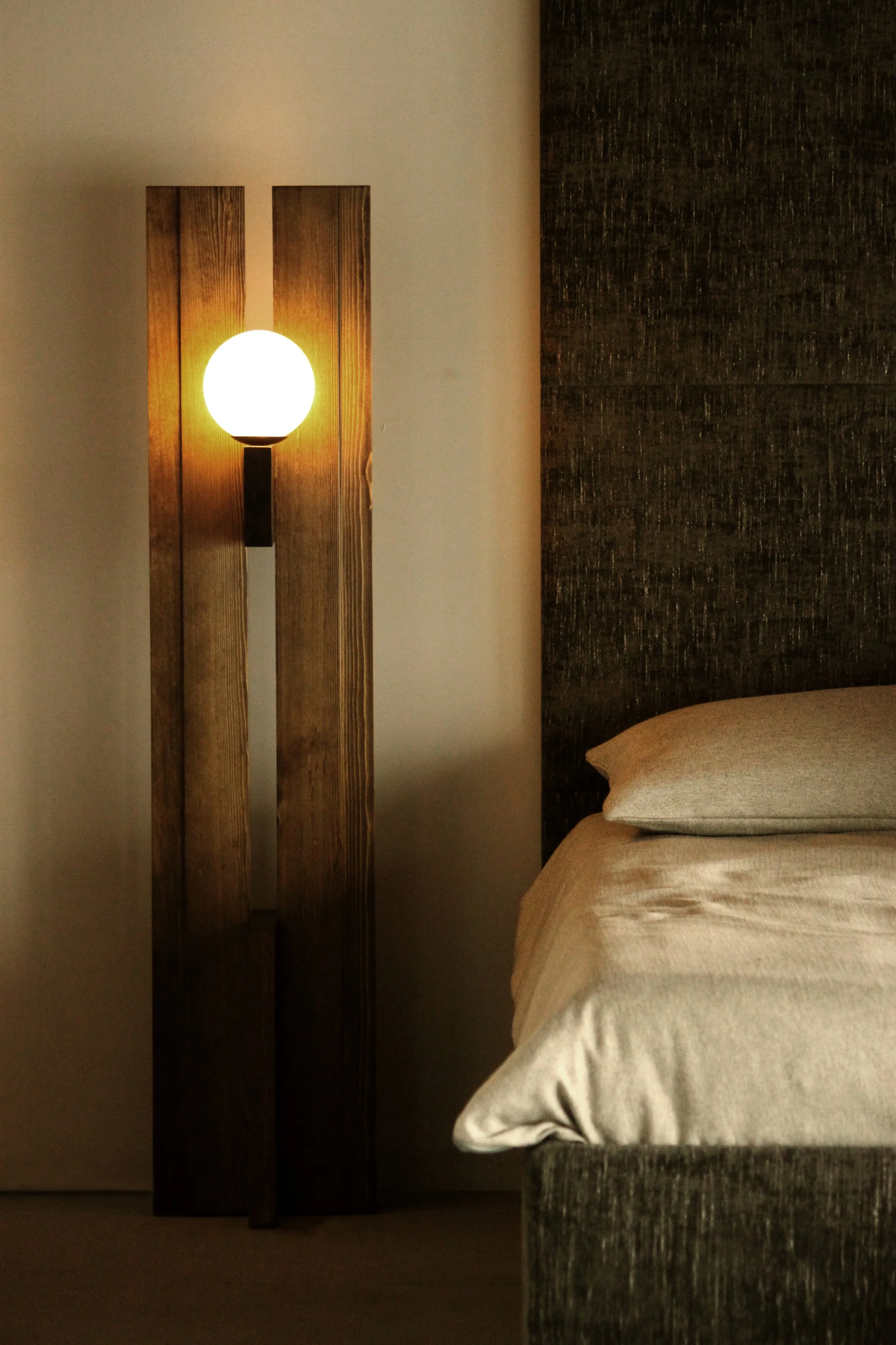 TOTEM LAMP 5 Dane Saunders RETROBOUND.jpg
