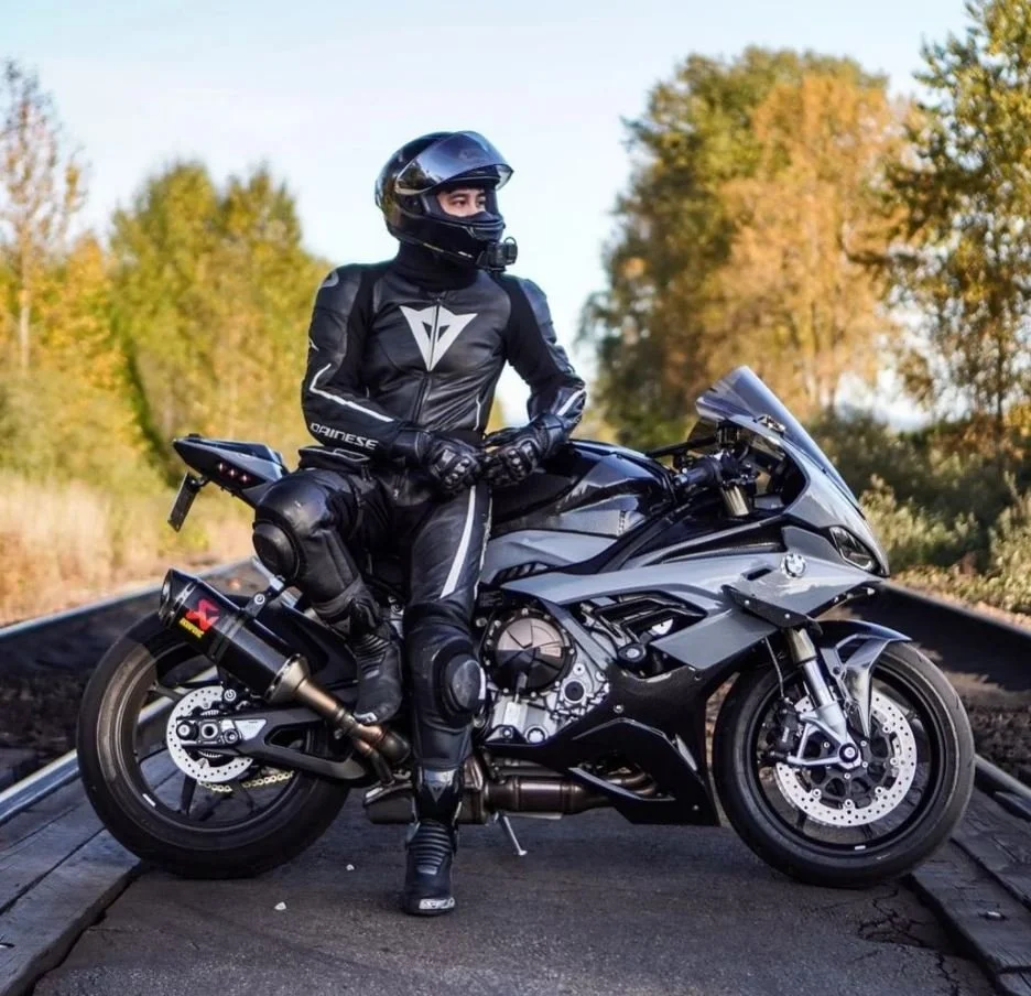 CHIN MOUNTS RIDER.JPG