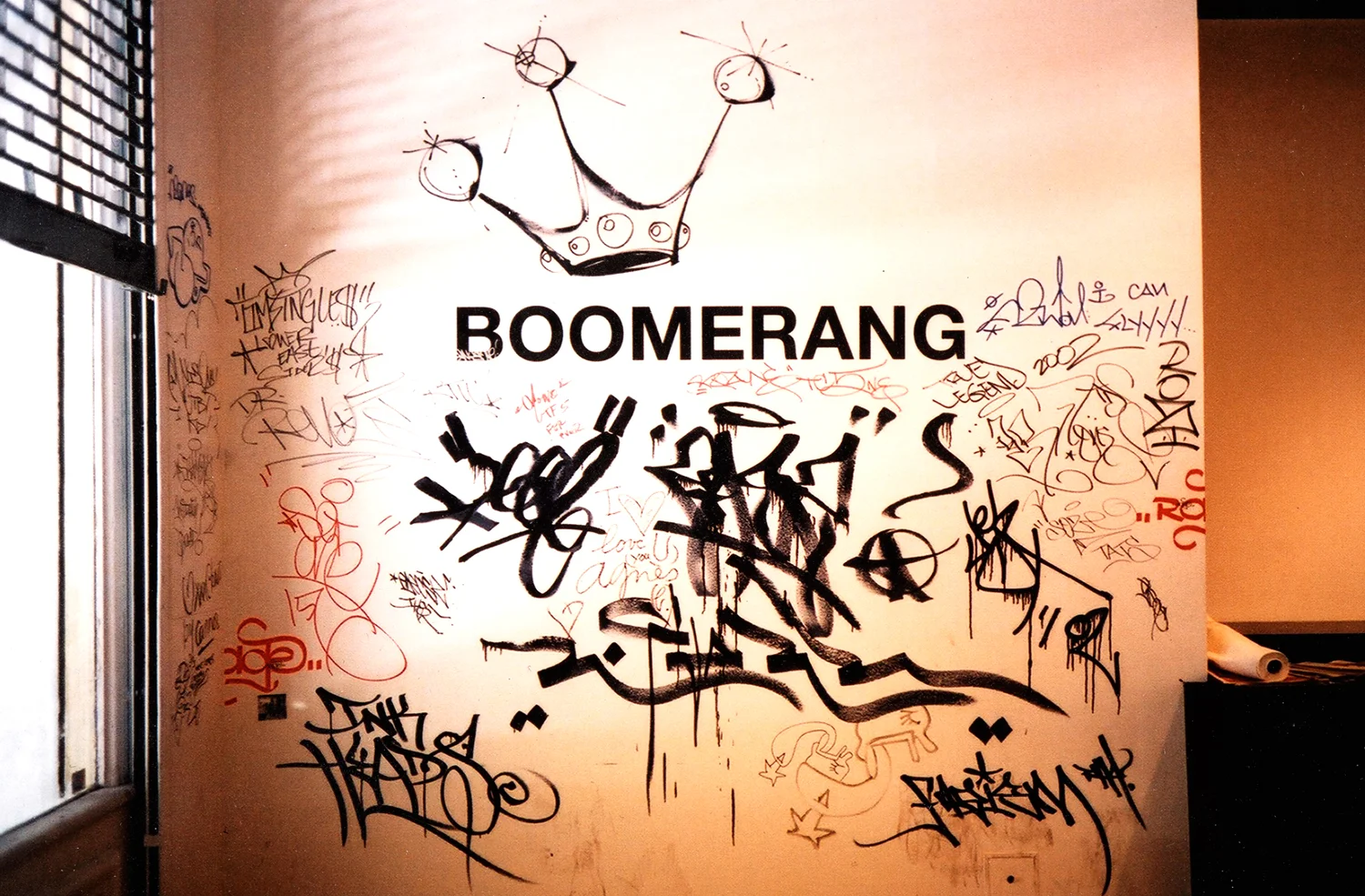 Installation view, Boomerang Agnés b. Gallery New York, 2002 with artists Lee Quiñones and José Parlá 
