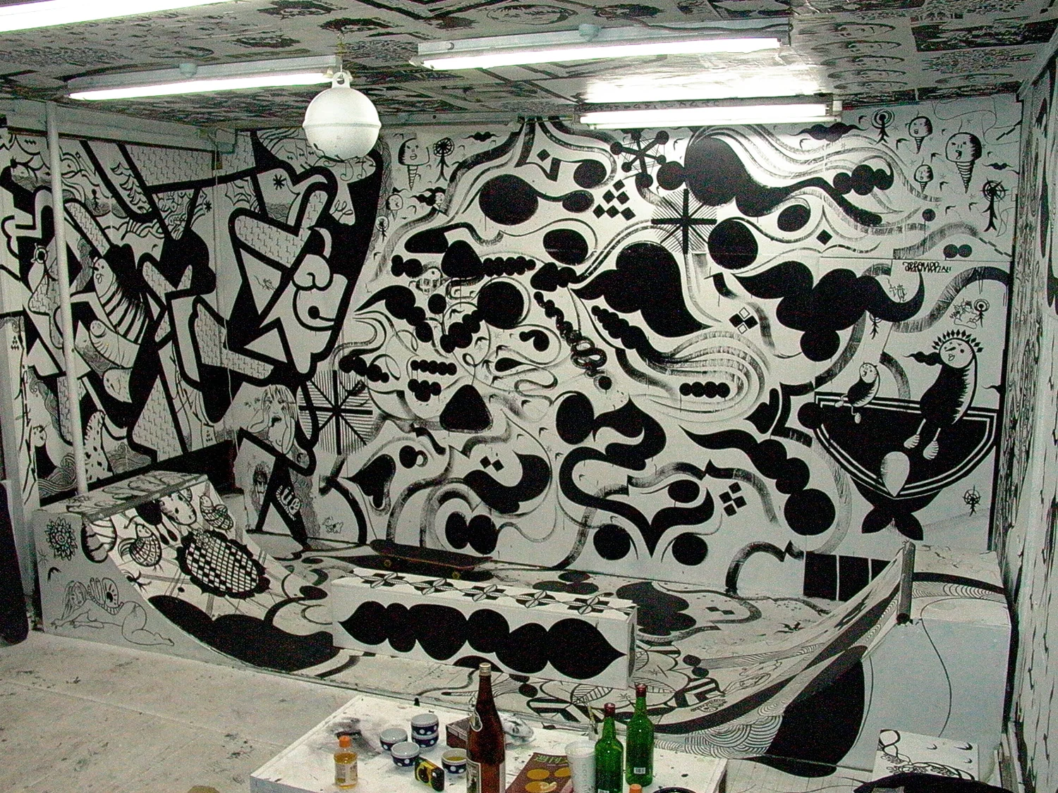 Installation view, Inconxistence Dyezue Gallery Nakameguro, Japan, 2003 with artists Kami, Sasu, Daikon, Z¥$, South and Jun Marie Baudet