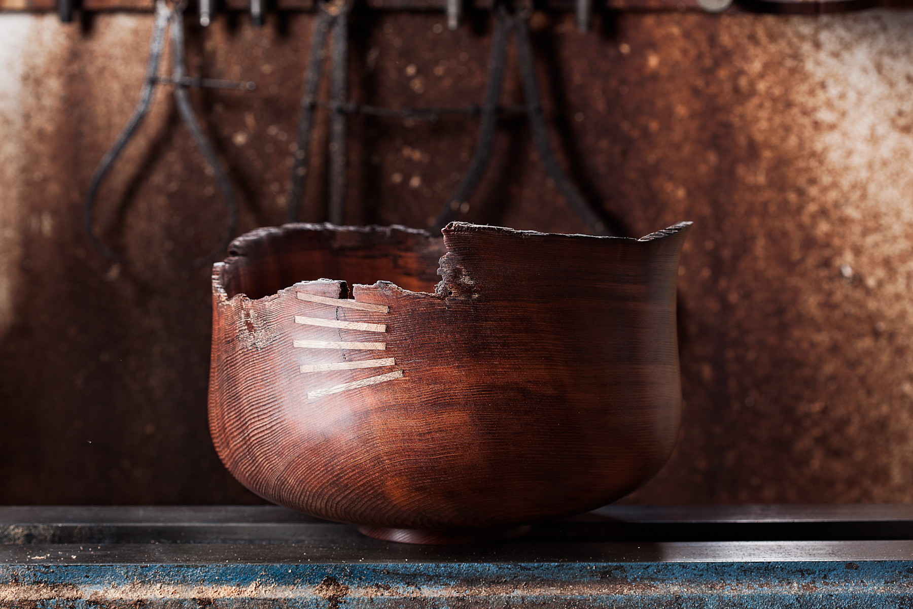  Jerry Kermode spins wood bowls out of Sebastopol 