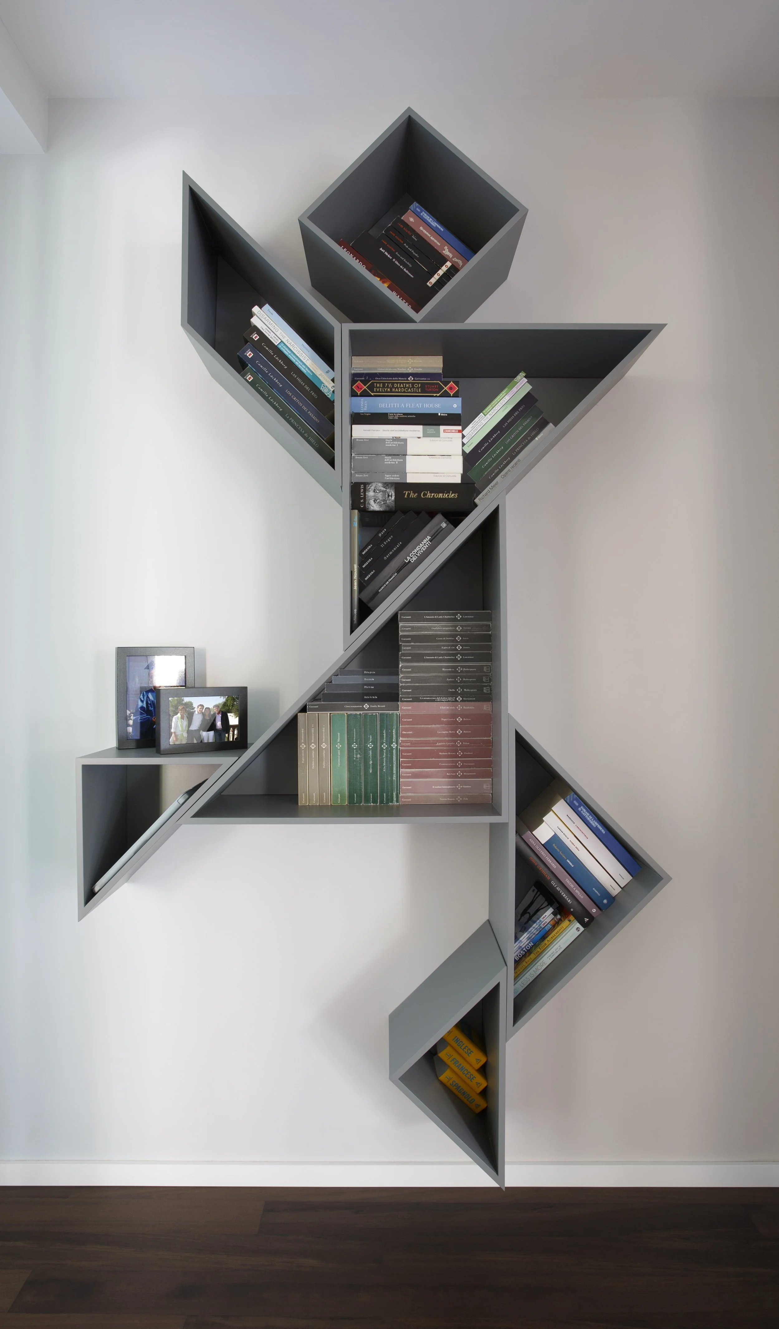 bookshelf.jpg
