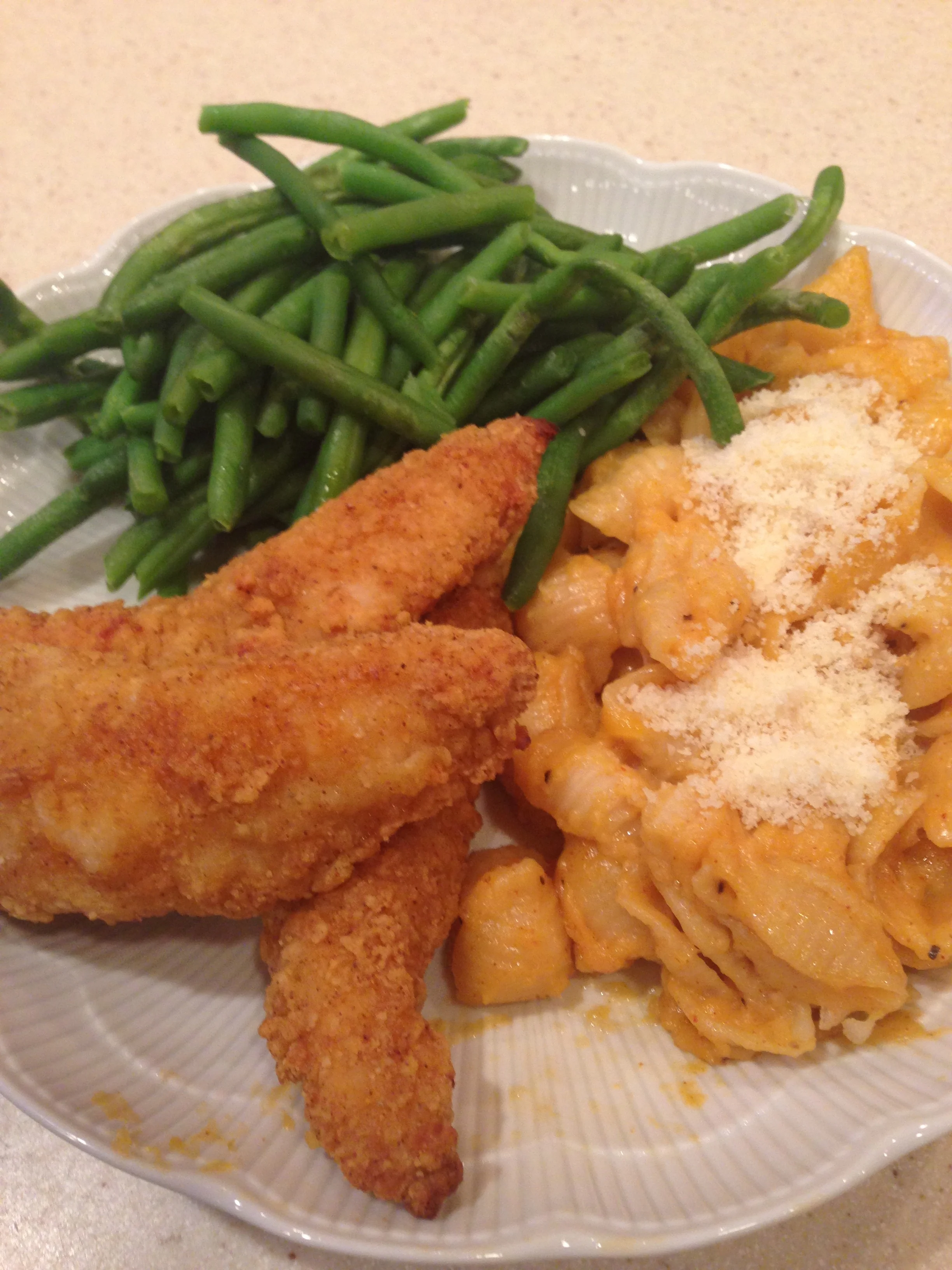 My favorite dinner combo: mac 'n cheese, chicken tenders and green beans!