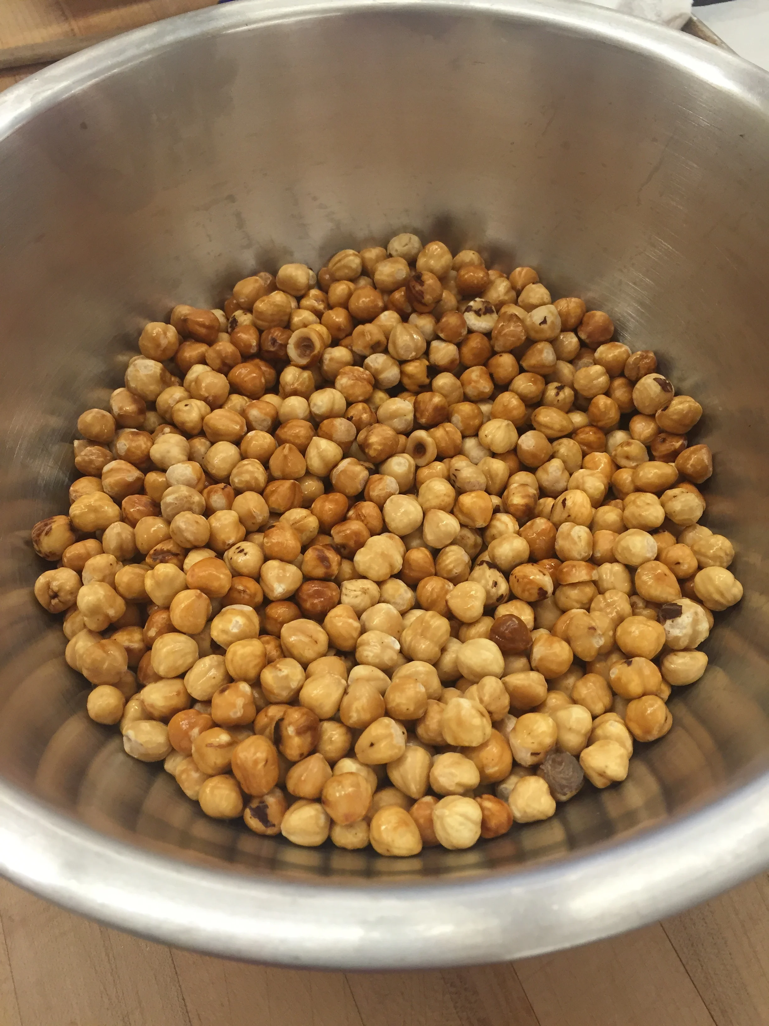 blanched and roasted hazelnuts 