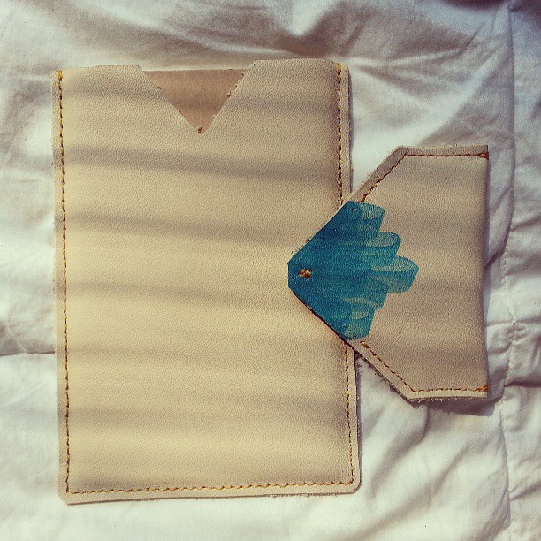 Here are some small leatherworking projects I’ve been messing around with! Small moleskin case and coin purse.