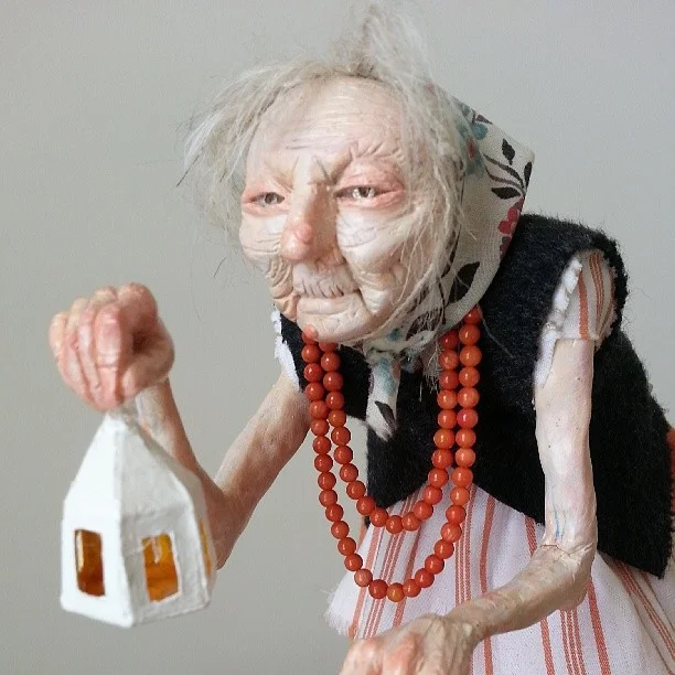 A close-up of her lovely chin wart.