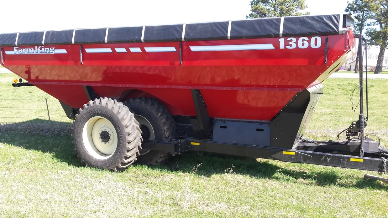 Farmking 1360 Grain Cart