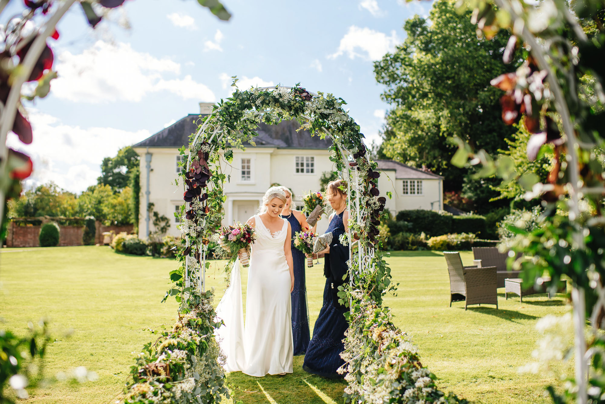 11_Rushall_manor_wiltshire_wedding_photography_bride_sunny.jpg