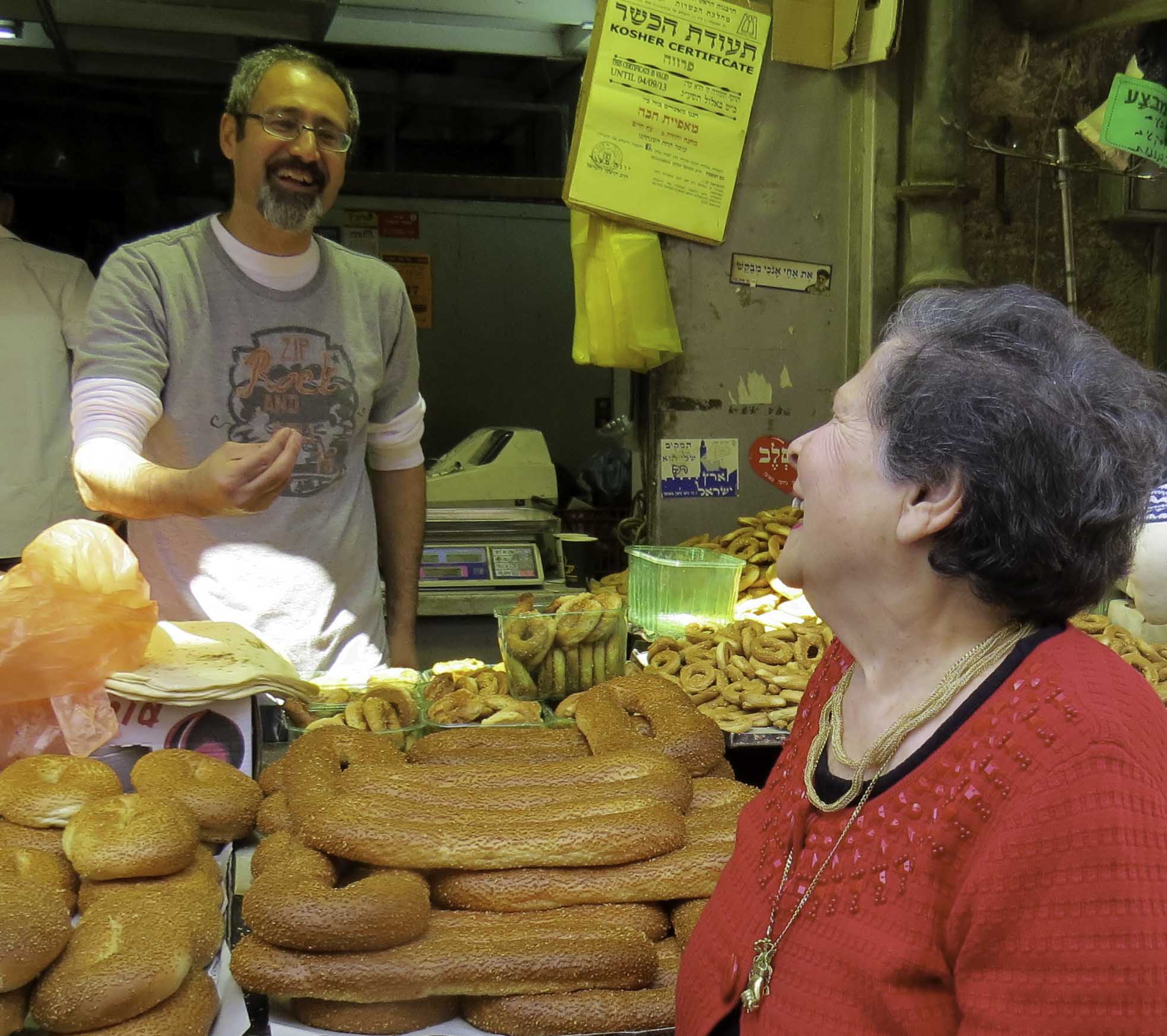 The stall holders all know Rina. She's been shopping her for almost 70 years, and was a customer of their fathers and even their grandfathers!