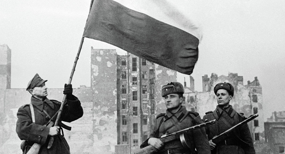 Red Army soldiers finally enter a destroyed Warsaw, January 1945