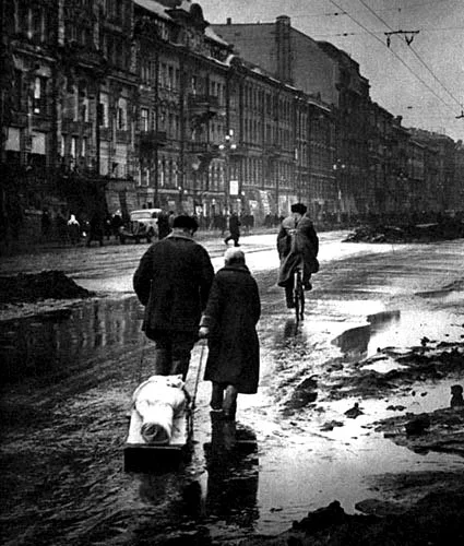 Heading to the cemetery Leningrad 1941 by Boris Kuoyarov.jpg